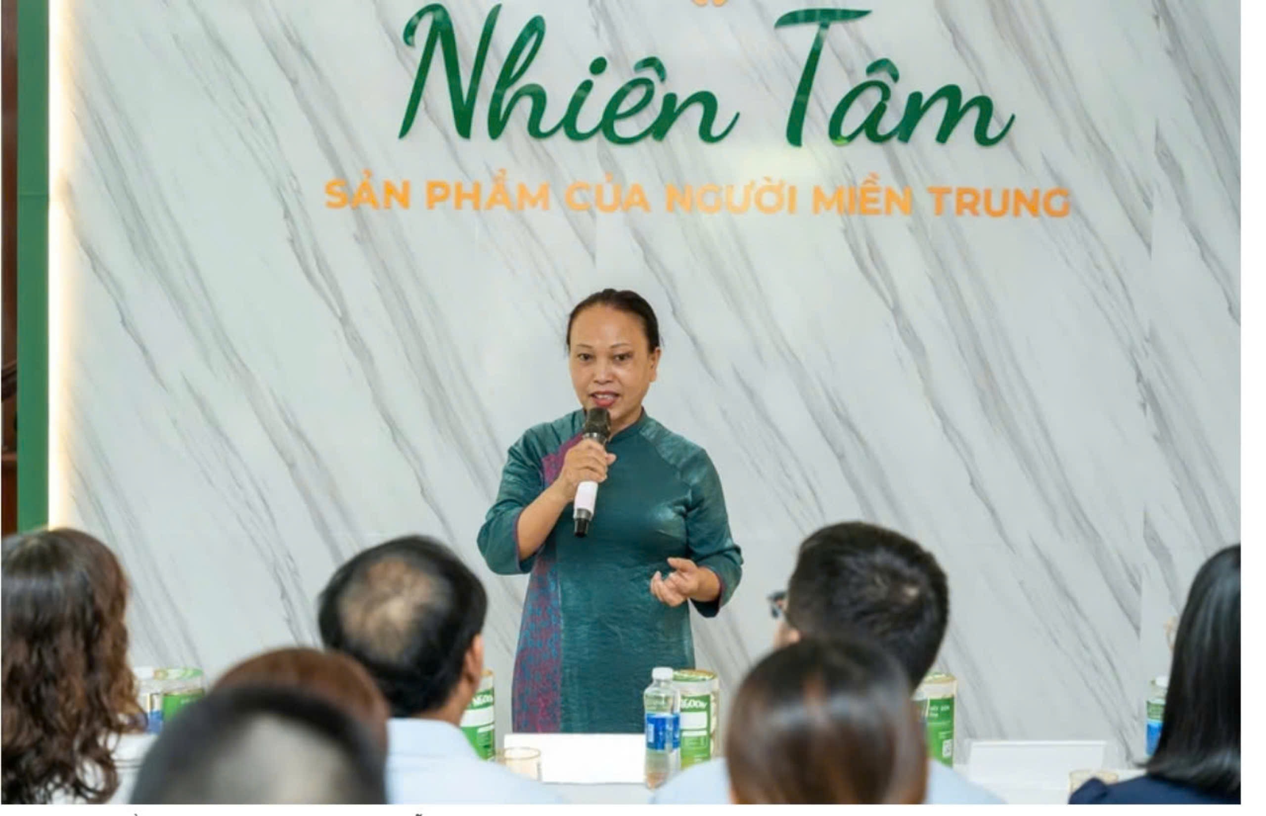 Với tinh thần hỗ trợ phụ nữ khởi nghiêp, chị Trịnh Thị Hồng đã giúp nhiều ý tưởng khởi nghiệp được hình thành và đi đến thành công. Ảnh: NVCC