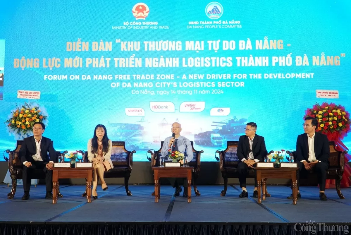 Các đại biểu trao đổi thảo luận tại diễn đàn 'Khu thương mại tự do Đà Nẵng - Động lực mới phát triển ngành logistics TP. Đà Nẵng' sáng 14/11