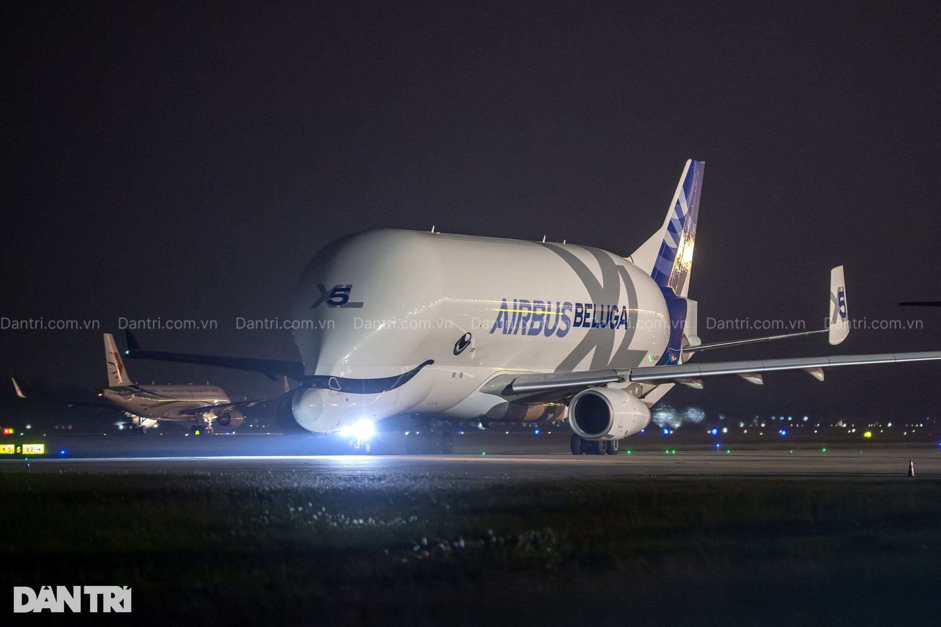 Siêu máy bay vận tải Airbus Beluga XL cá voi trắng lần đầu đến Việt Nam - 7