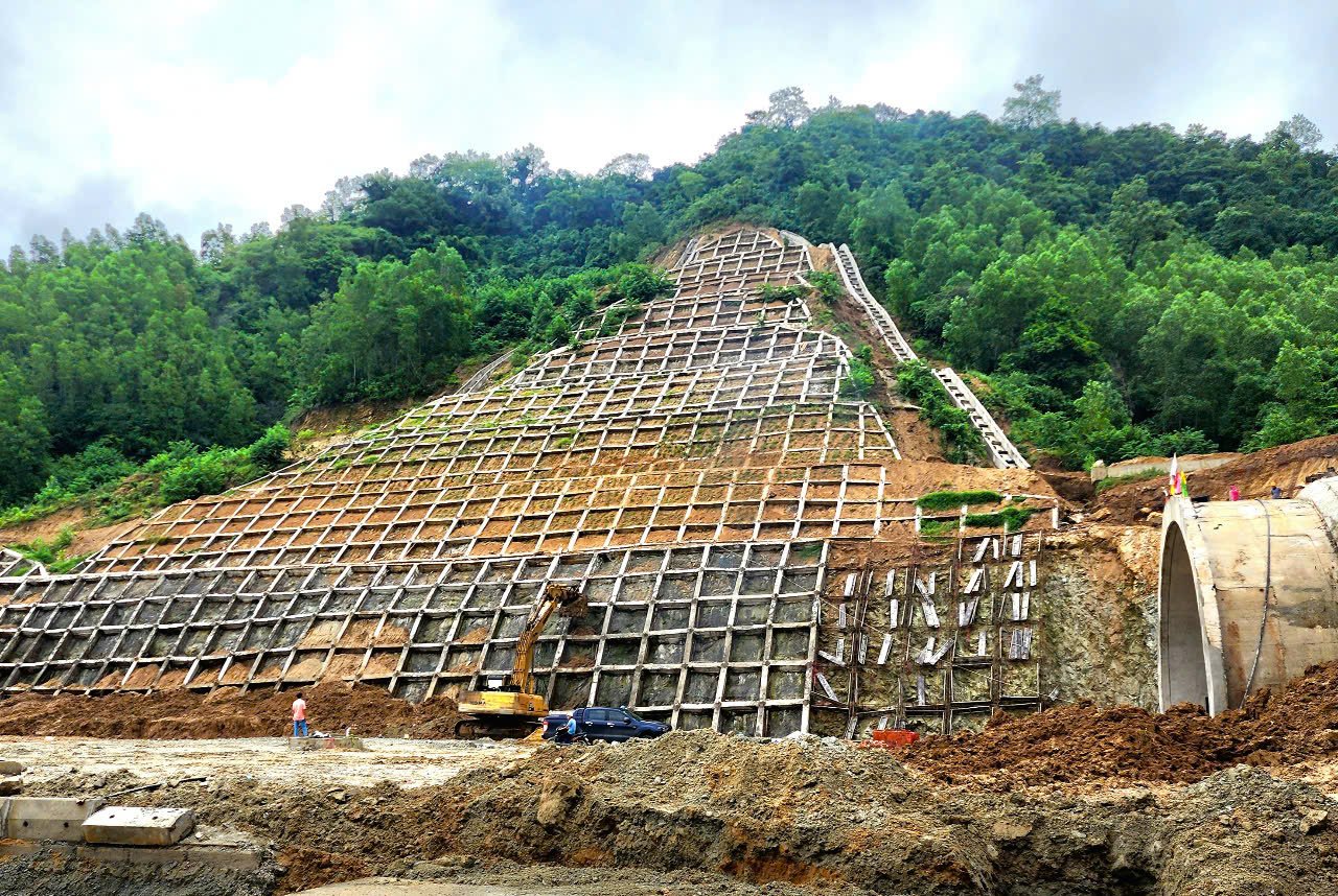 Vượt mưa dầm thi công cao tốc Quảng Ngãi - Hoài Nhơn- Ảnh 4.