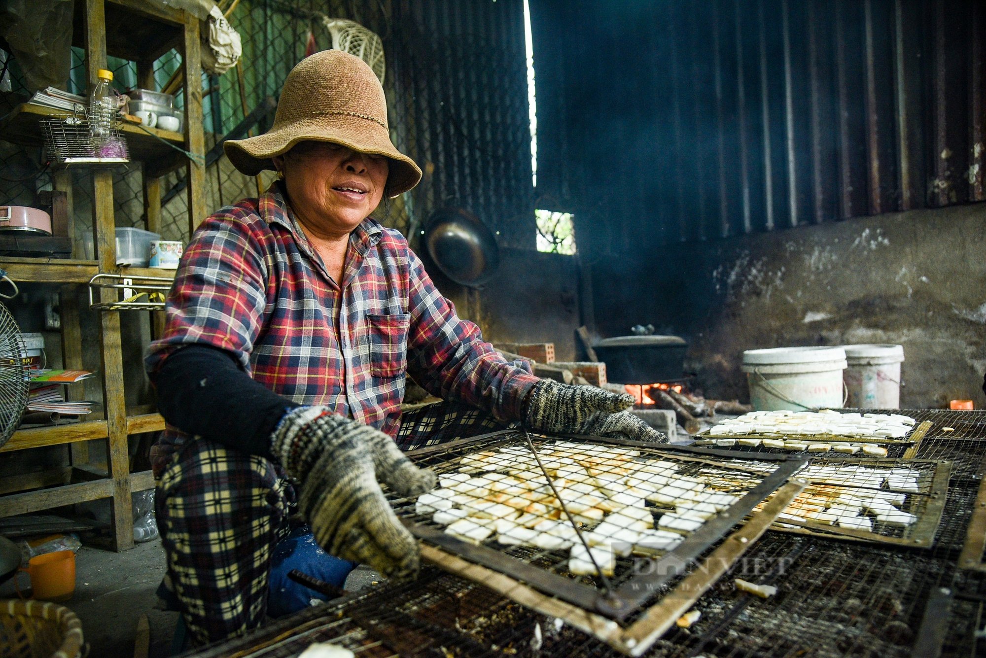 Làng bánh khô mè ở Đà Nẵng nhộn nhịp vào tết- Ảnh 3.