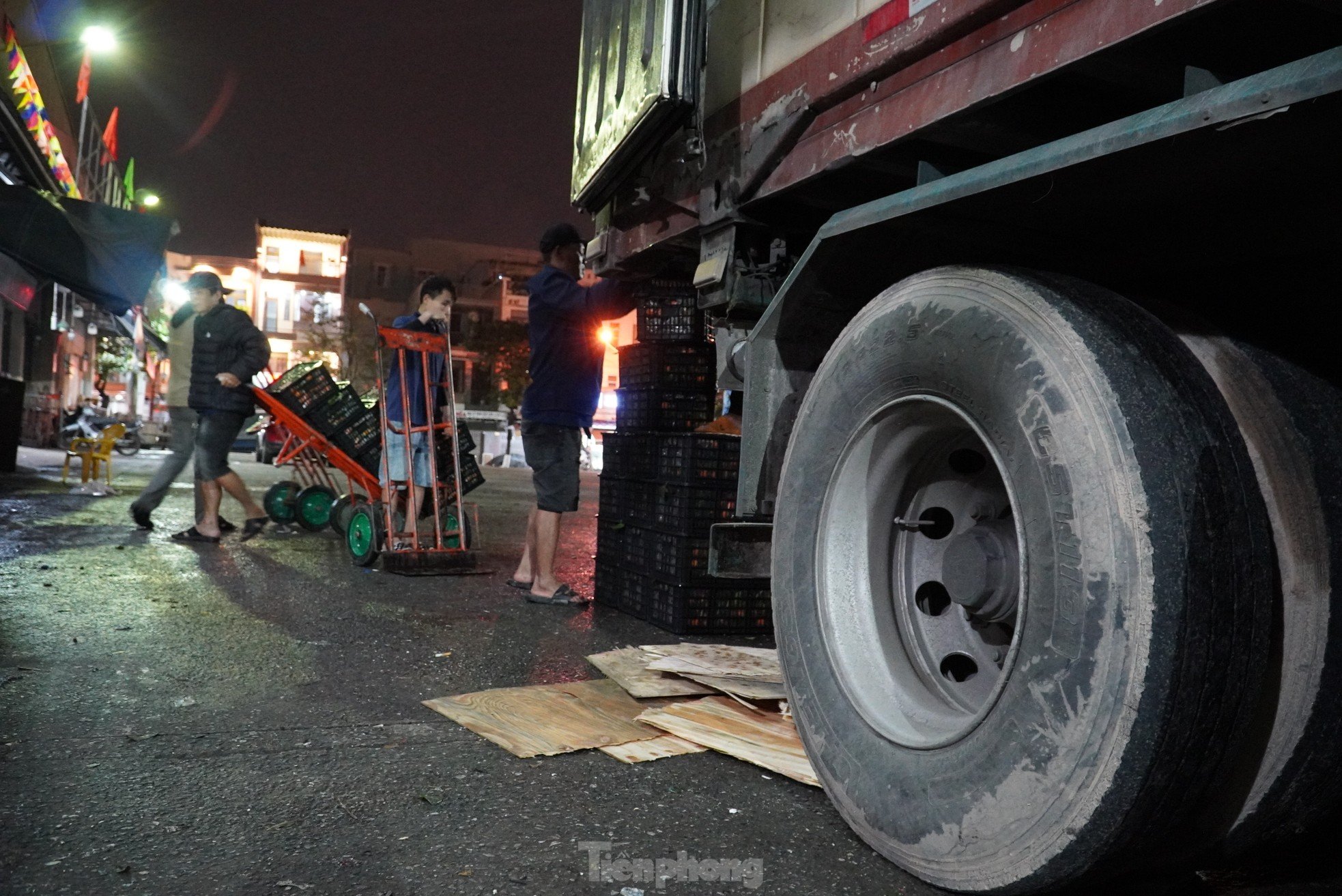 Tận thấy công việc của 'biệt đội không ngủ' trong chợ đầu mối lớn nhất miền Trung ảnh 3