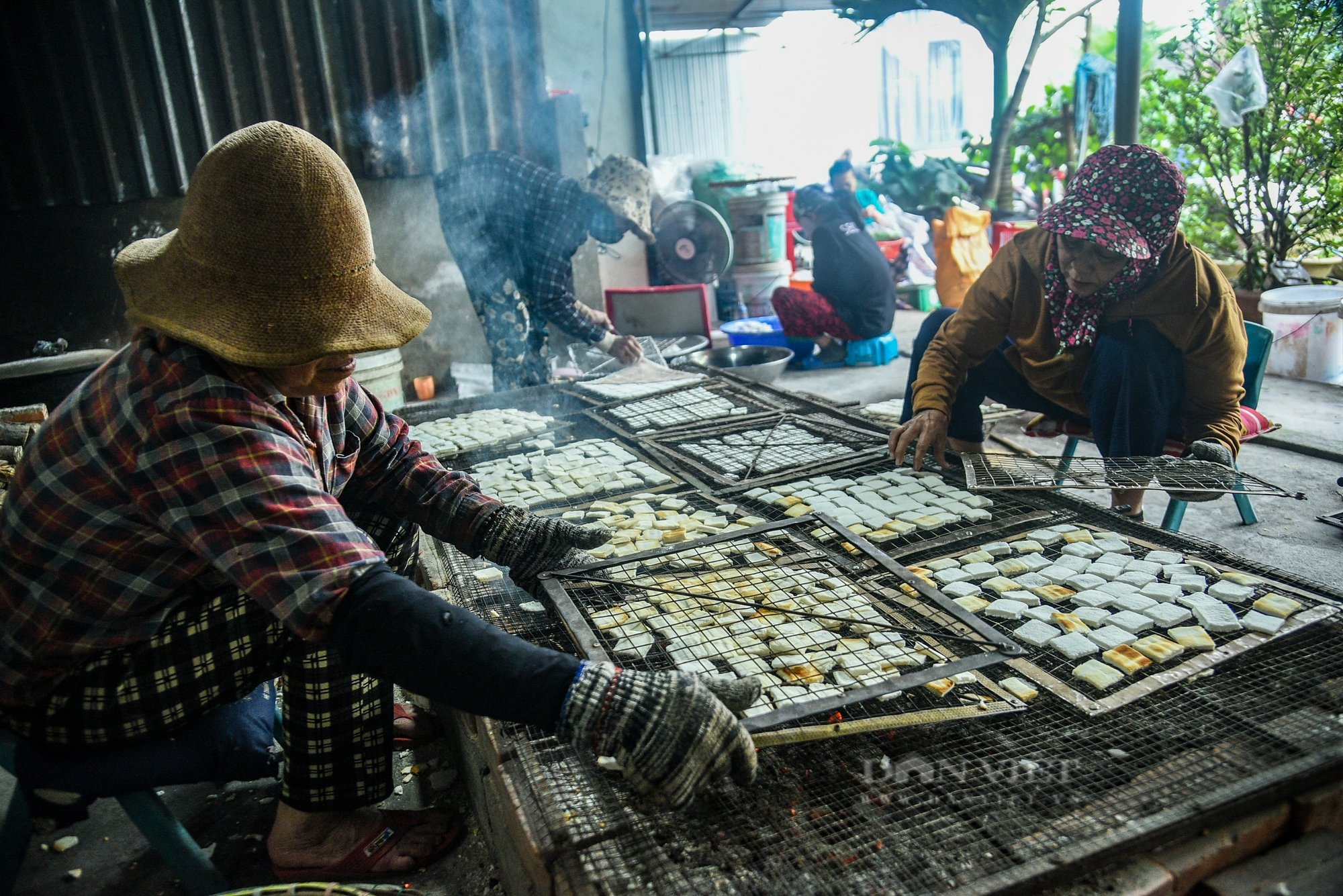 Làng bánh khô mè ở Đà Nẵng nhộn nhịp vào tết- Ảnh 1.