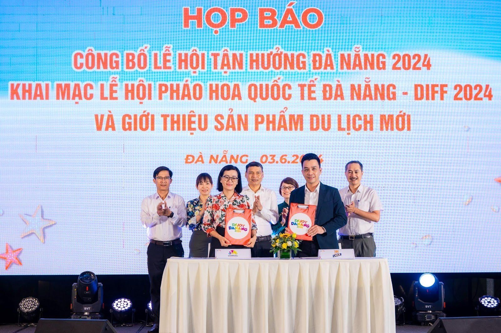 Đại diện Bia Larue và Sở Du lịch thành phố Đà Nẵng ký kết biên bản ghi nhớ hợp tác xúc tiến, phát triển du lịch địa phương vào tháng 7-2024.