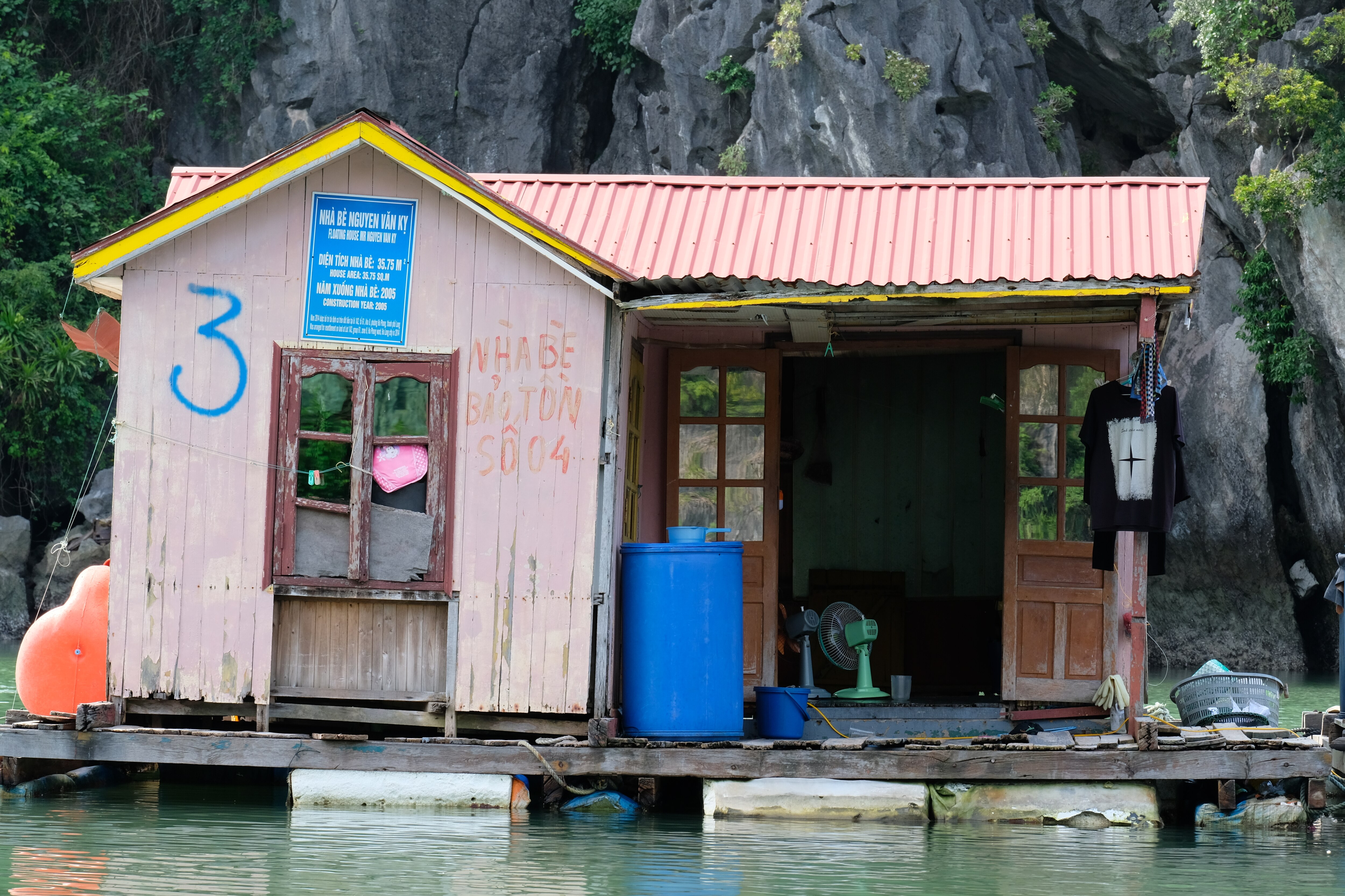 Khách quốc tế chèo kayak ngắm làng chài nổi trong lòng di sản thế giới- Ảnh 11.