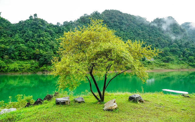 Một góc hồ Thang Hen. Ảnh: Thanh Tính