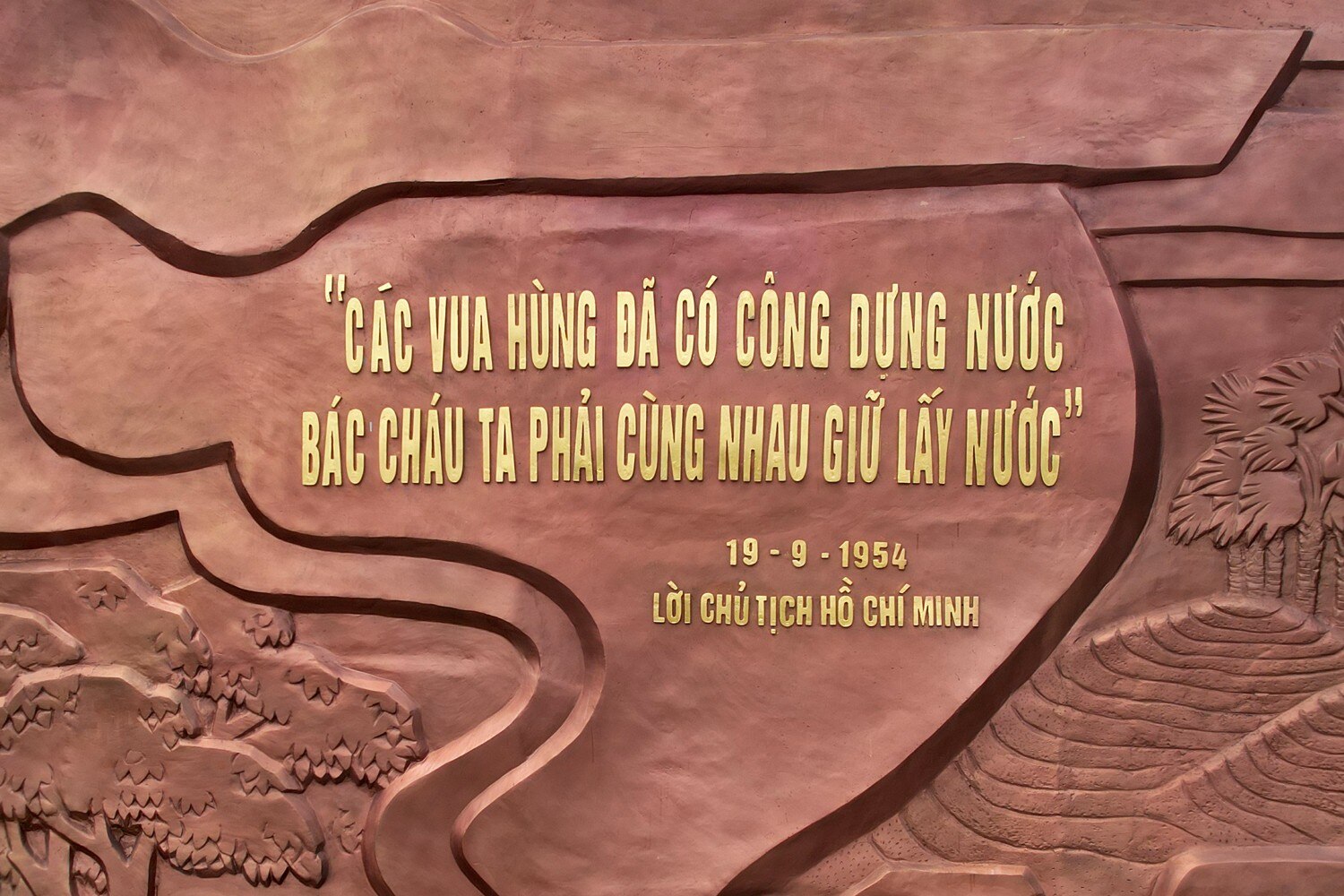 Cận cảnh bức đại phù điêu 'Bác Hồ nói lời bất hủ' tại Đền Hùng ảnh 4