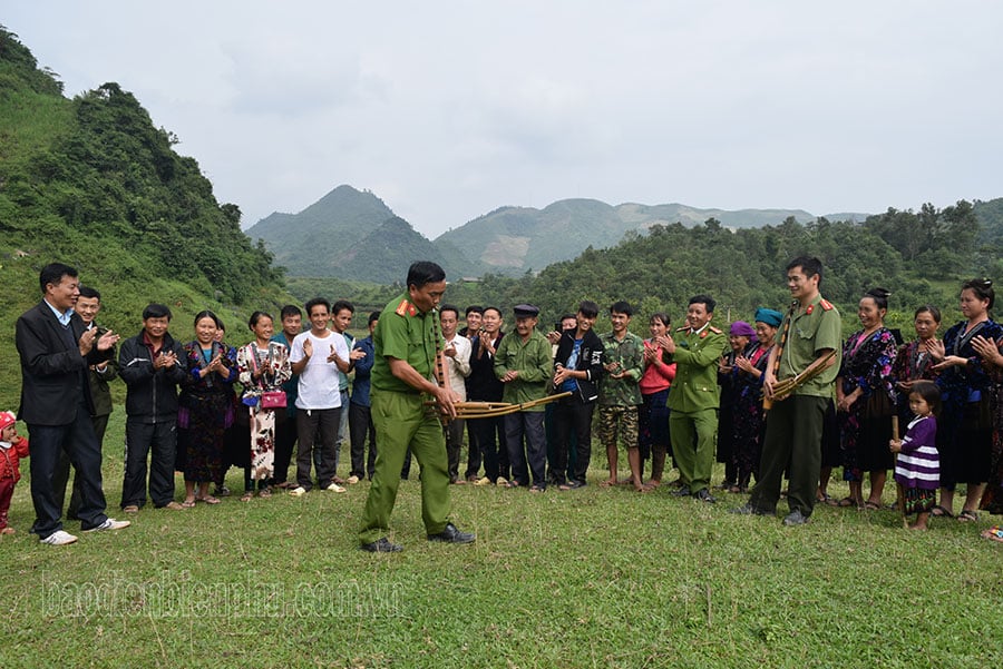 Gần dân, trọng dân, tin dân để được Nhân dân yêu quý, ủng hộ