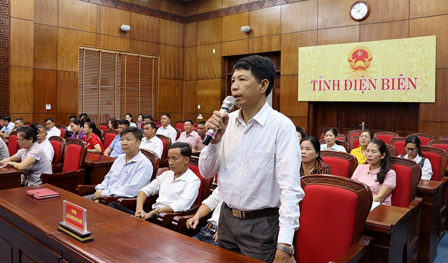 Vorsitzender des Volkskomitees der Provinz, Le Thanh Do, im Dialog mit Bauern