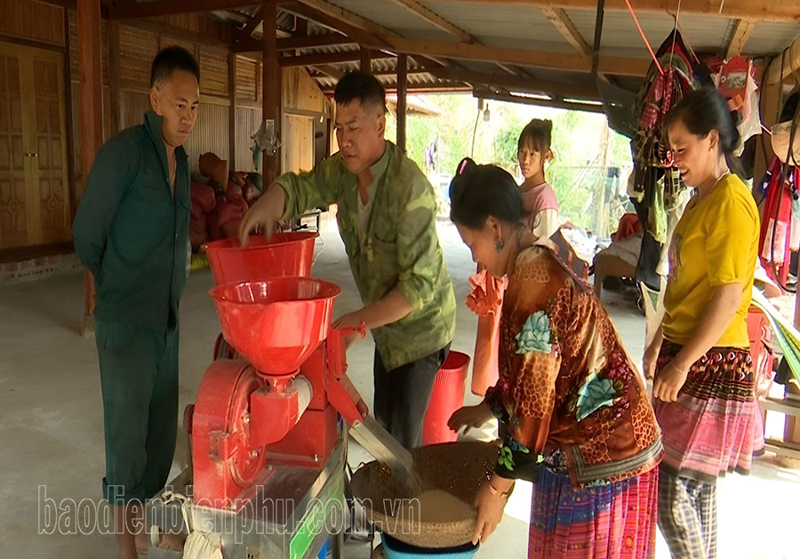 Khó khăn đưa điện về vùng cao