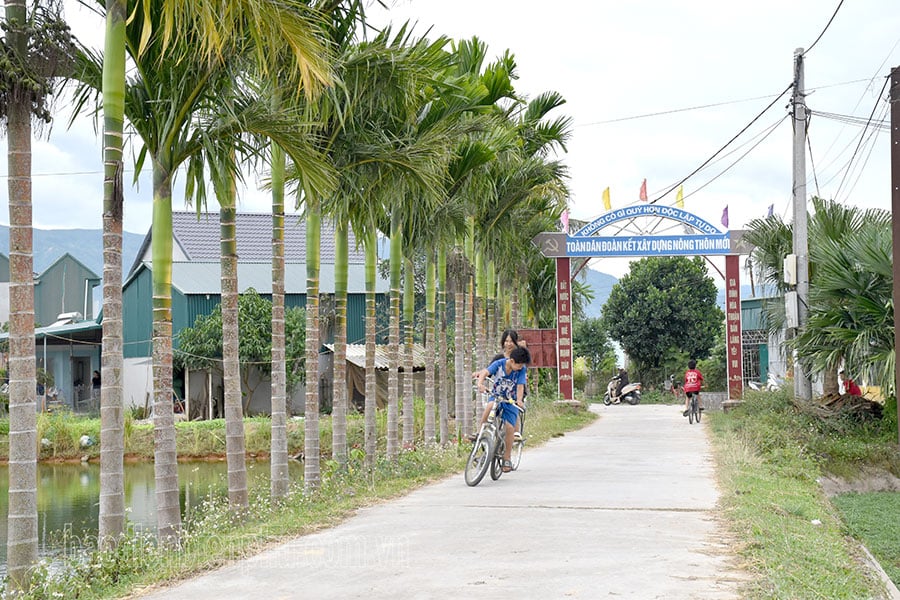 Những ngọn đuốc sáng trong lòng dân (1)