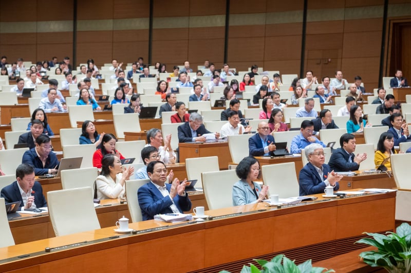 Thông qua Luật Nhà ở (sửa đổi), bổ sung hạ sĩ quan lực lượng vũ trang được thuê nhà ở công vụ