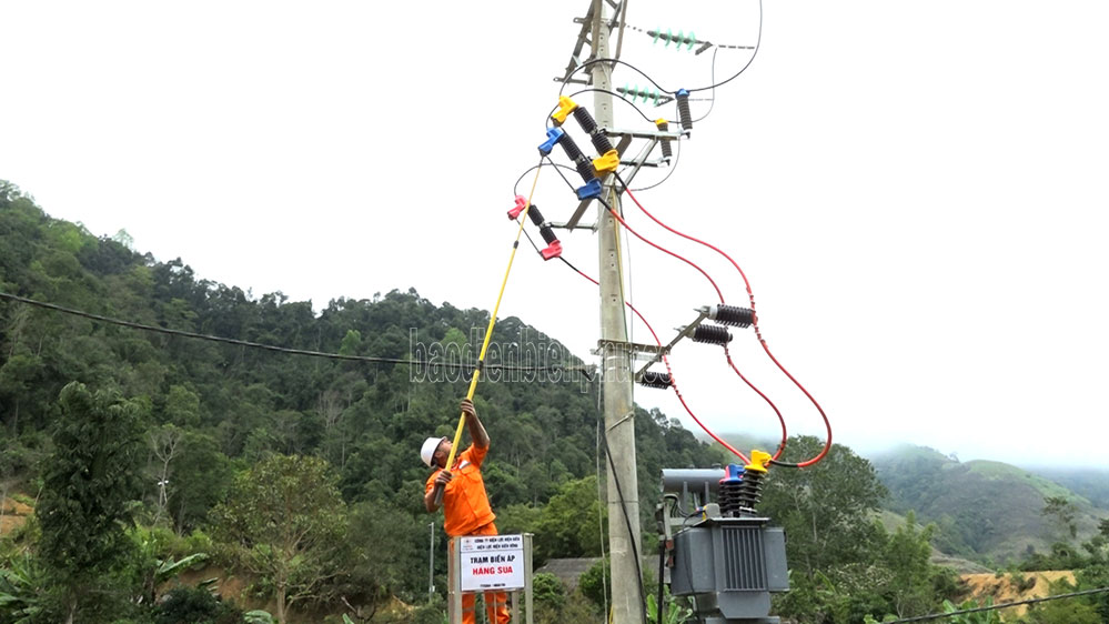 ティアディン村の山岳地帯の162世帯が国営電力網を利用している。