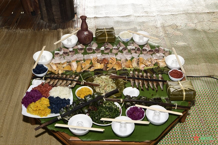 Ofrenda única de hojas de Tet del pueblo étnico Muong