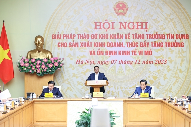 El primer ministro Pham Minh Chinh presidió la conferencia "Dien Hong" sobre la eliminación de las dificultades de capital para la economía.