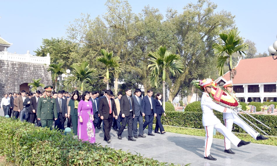 Dirigentes provinciales visitan cementerio de mártires de la provincia