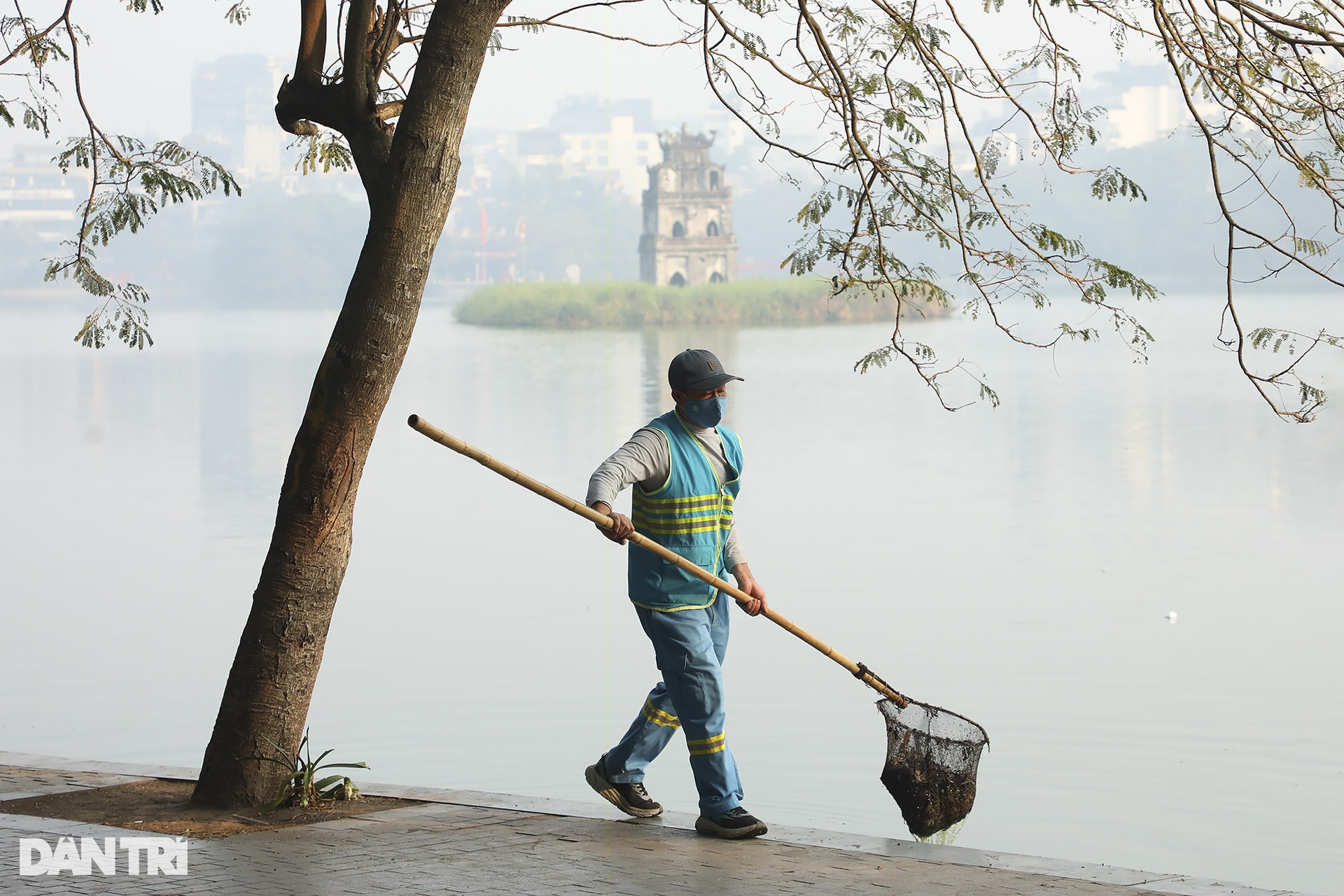 Hà Nội: Nắng vàng rực rỡ trong buổi sáng đầu năm 2025 - 6