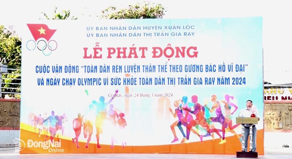 Lãnh đạo thị trấn Gia Ray phát biểu tại buỗi lễ phát động. Ảnh: H.Oanh