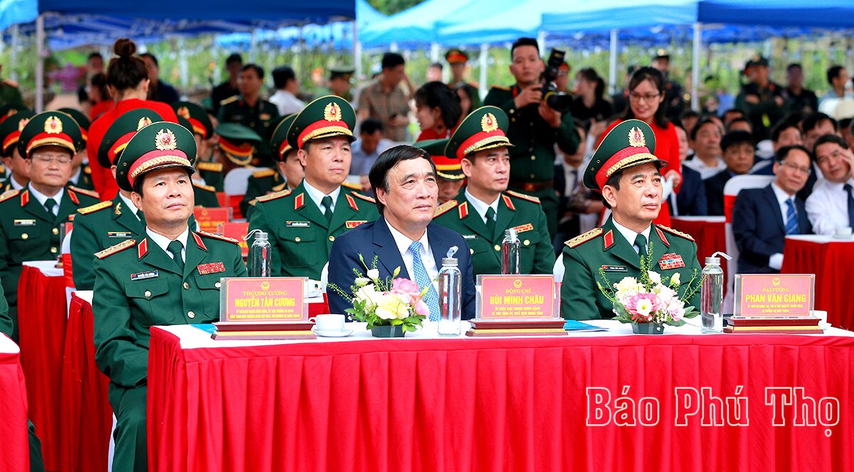 Bộ trưởng Bộ Quốc phòng Phan Văn Giang, Thượng tướng Nguyễn Tân Cương - Tổng Tham mưu trưởng QĐND Việt Nam, Thứ trưởng Bộ Quốc phòng và Bí thư Tỉnh uỷ Bùi Minh Châu dự lễ khánh thành

