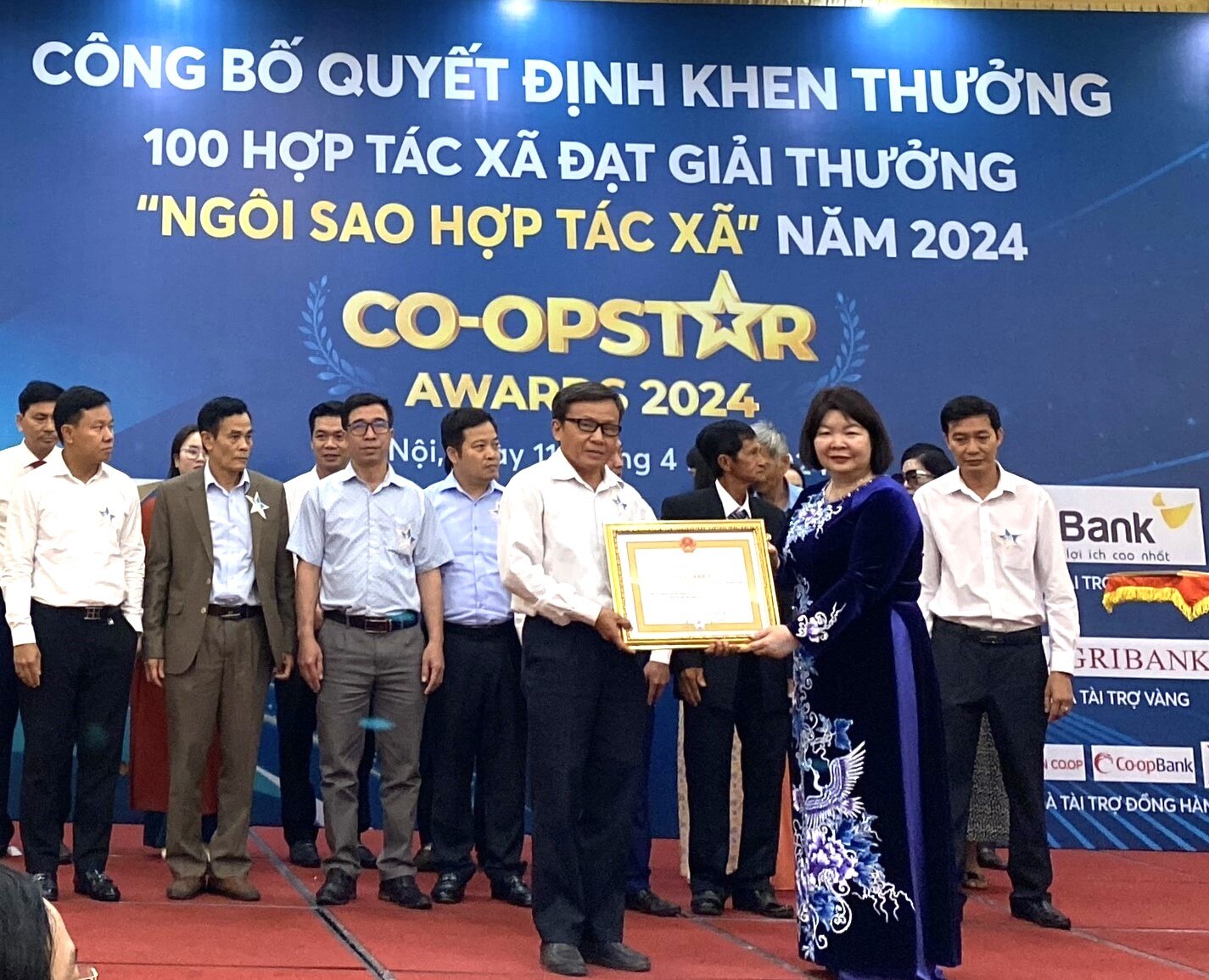 HTX Dịch vụ Nông nghiệp Ca Cao Suối Cát (một trong 2 đơn vị của Đồng Nai) nằm trong số 100 HTX được trao tặng danh hiệu “Ngôi sao Hợp tác xã 2024” trong khuôn khổ diễn đàn. Ảnh: T. Hiền