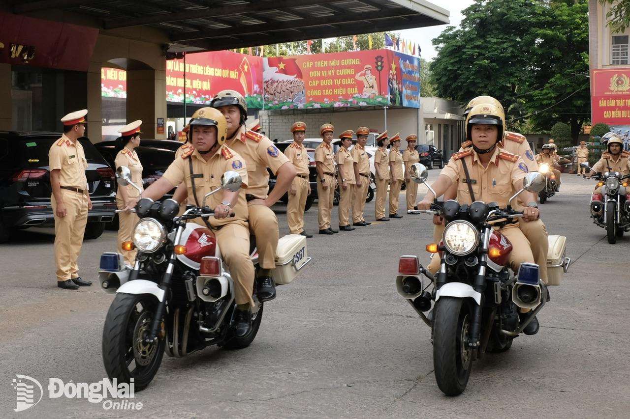 Phòng Cảnh sát giao thông Công an tỉnh ra quân đảm bảo trật tự an toàn giao thông dịp lễ 30-4, 1-5. Ảnh: Đăng Tùng