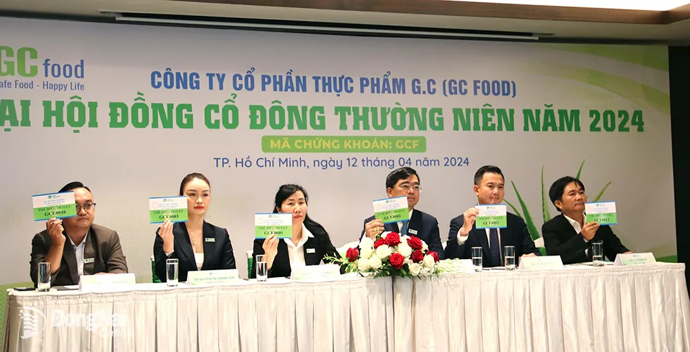 Biểu quyết thông qua nghị quyết đại hội cổ đông của GC Food. Ảnh: Vương Thế