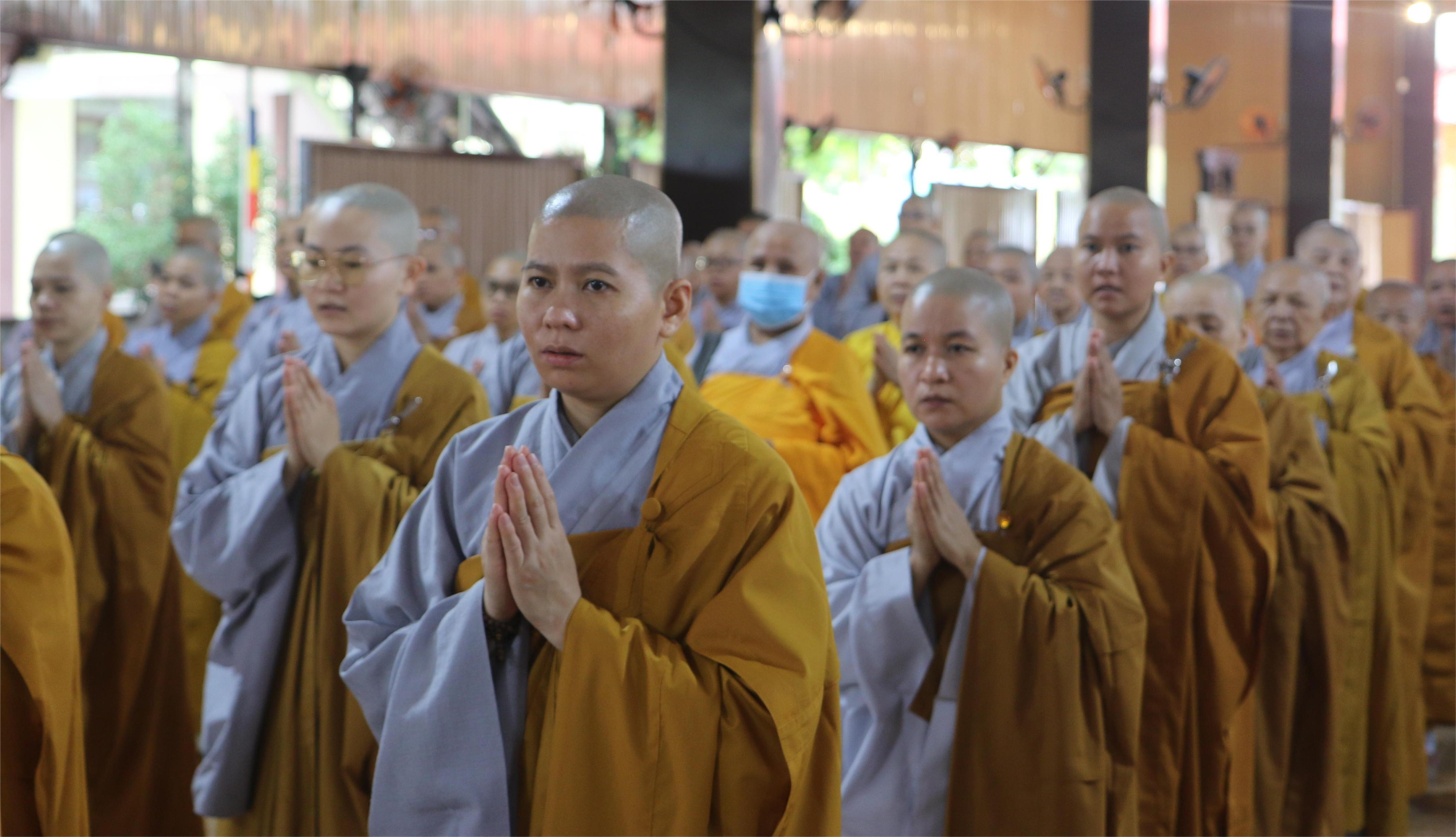 Tăng, ni đọc kinh tưởng niệm Tổng Bí thư Nguyễn Phú Trọng tại Chùa Tỉnh hội (phường Hiệp Hòa, thành phố Biên Hòa). Ảnh: Sông Thao