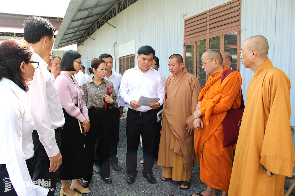 Bí thư Thành ủy Biên Hòa Hồ Văn Nam khảo sát khu vực thu hồi đất tại chùa Tỉnh Hội