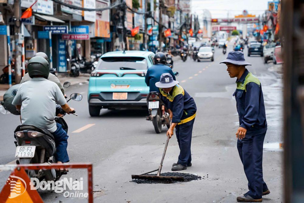 Dự kiến, Công ty CP Môi trường Sonadezi sẽ tiếp tục triển khai sửa chữa đường Bùi Văn Hòa trong những ngày sắp tới.