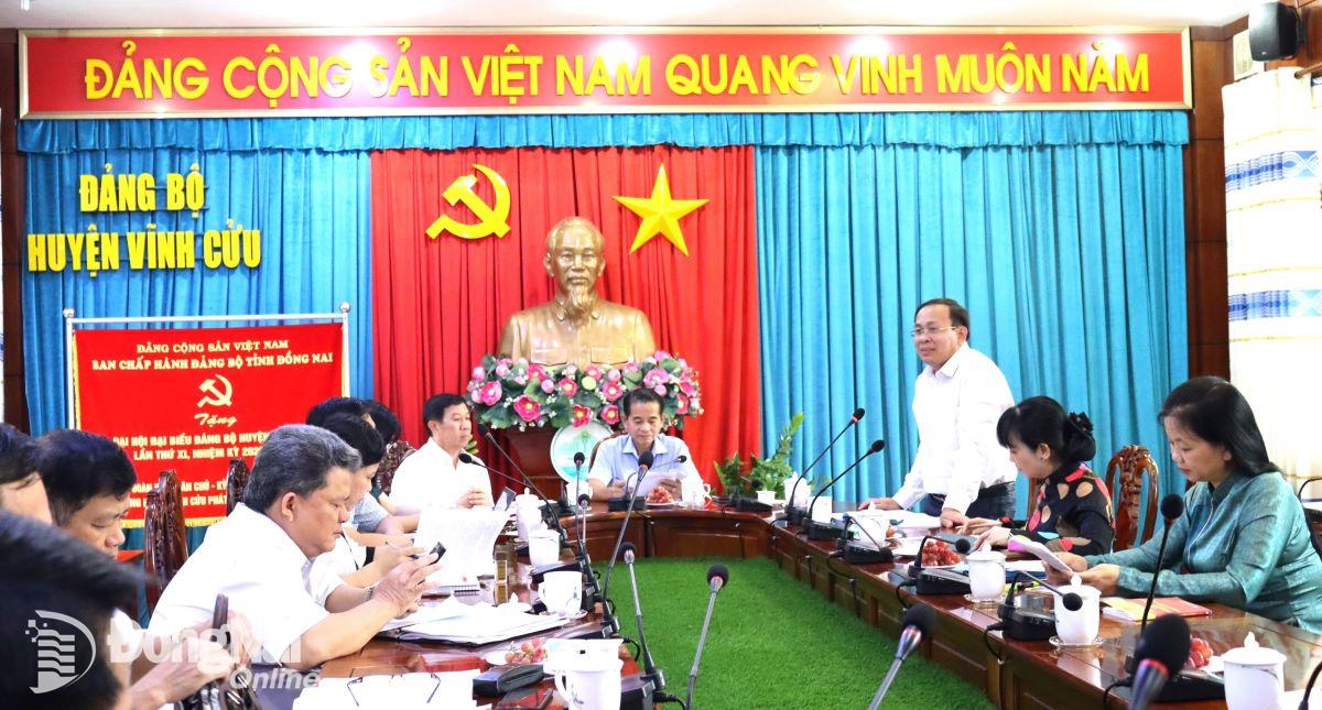 Phó giám đốc Sở Nội vụ Hà Thanh Tùng hướng dẫn một số nội dung để huyện thực hiện nghị quyết có hiệu quả. Ảnh: Nguyệt Hà