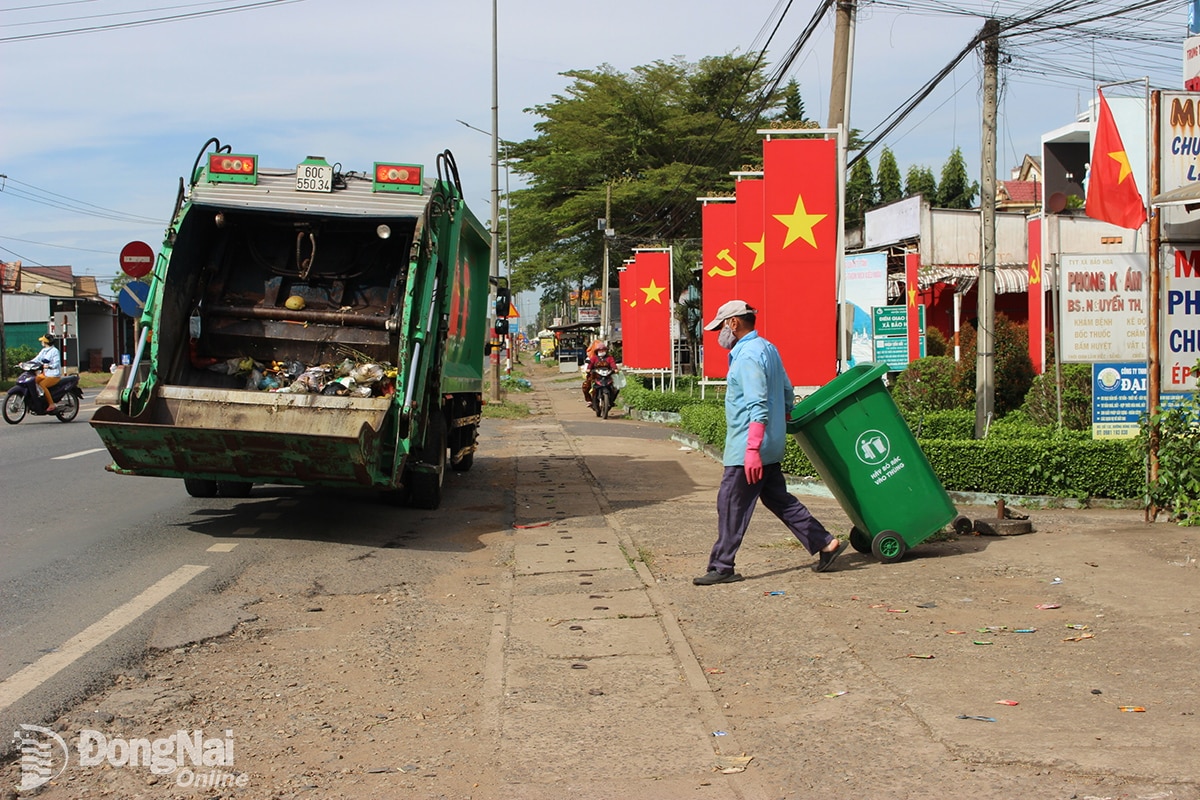 Đối với các hợp tác xã dịch vụ môi trường, việc đầu tư vốn vào nâng cấp chất lượng vận chuyển, thu gom rác thải vẫn đang là điều khó khăn.