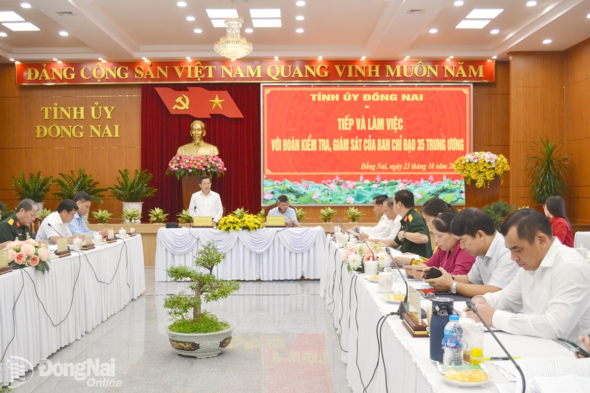 Vụ trưởng, Chánh Văn phòng, thành viên chuyên trách Ban Chỉ đạo 35 Trung ương Vũ Trọng Hà phát biểu tại buổi làm việc. Ảnh: Phương Hằng