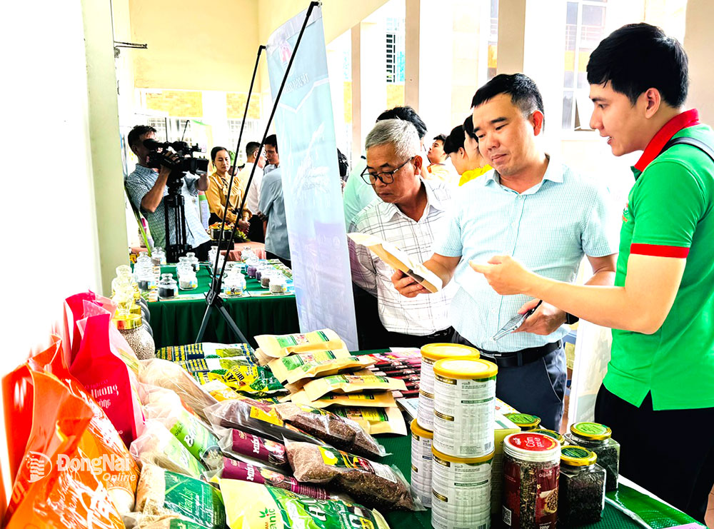 Các sản phẩm thực phẩm tươi sống, chế biến an toàn của Đồng Nai đang tiêu thụ tốt tại thị trường Thành phố Hồ Chí Minh. Ảnh: B.Nguyên
