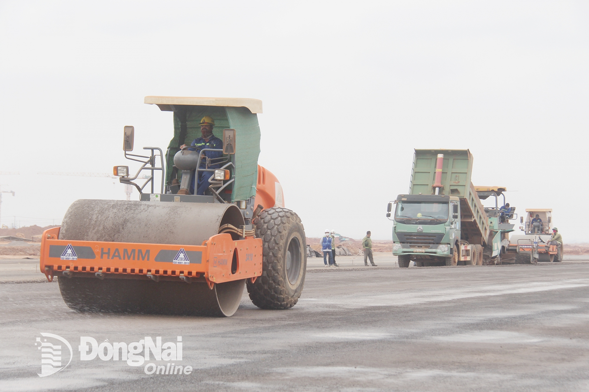 Thi công đường băng Sân bay Long Thành (giai đoạn 1). Ảnh: Hải Quân
