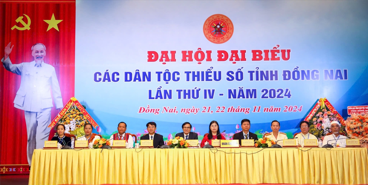 Đoàn Chủ tịch điều hành Đại hội.