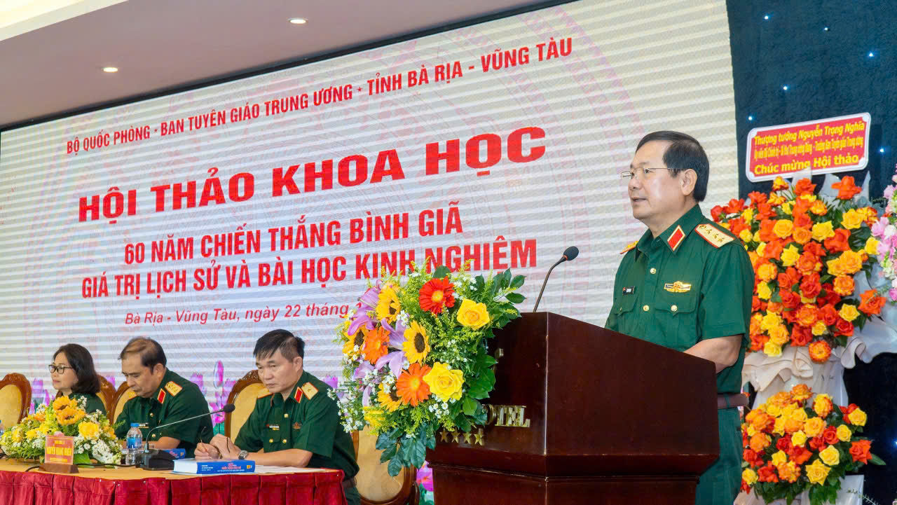 ãnh đạo Bộ Quốc phòng phát biểu tại hội thảo. Ảnh Lê Sơn