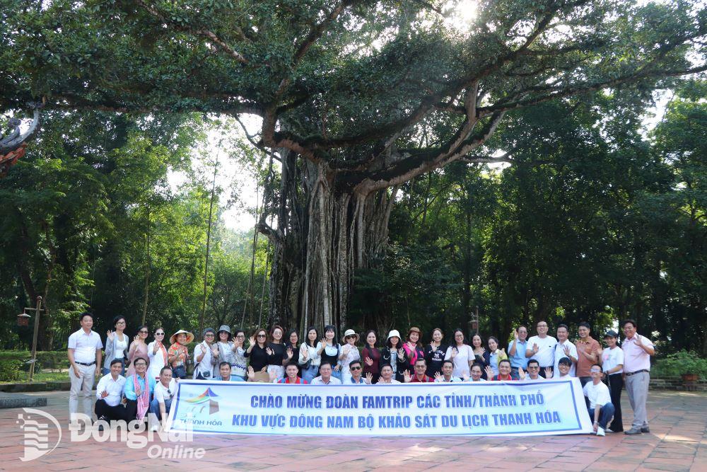 Đoàn khảo sát tham quan Di tích lịch sử Lam Kinh. Ảnh: Ngọc :Liên