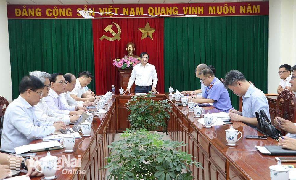 Phó chủ tịch UBND tỉnh Nguyễn Sơn Hùng phát biểu kết luận buổi làm việc. Ảnh: Phạm Tùng