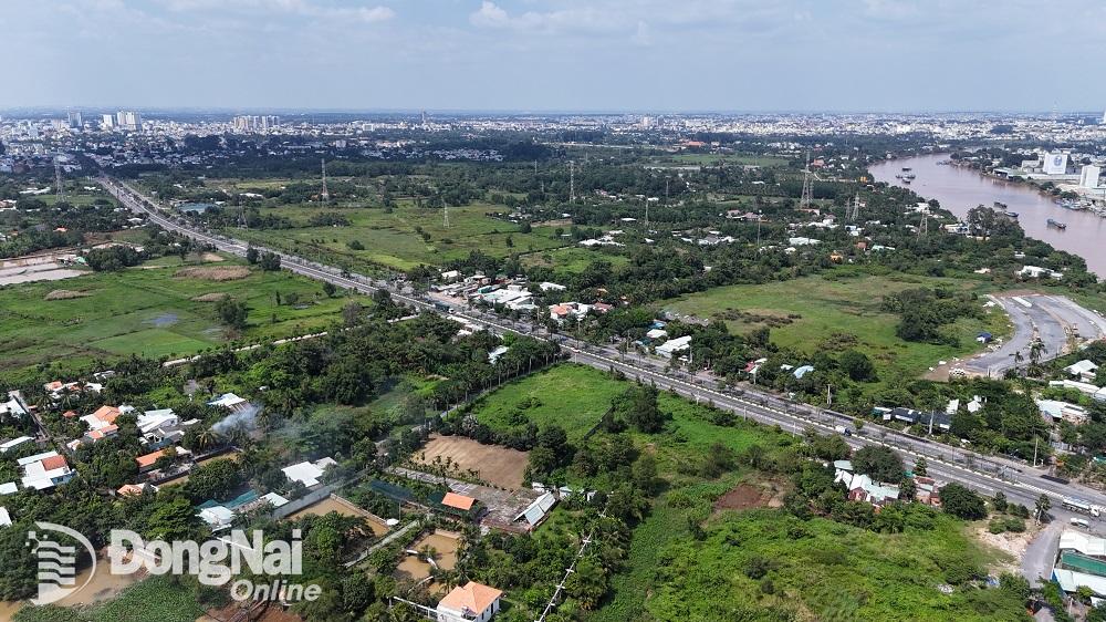 UBND tỉnh giao UBND thành phố Biên Hòa chủ trì, phối hợp với Sở Kế hoạch và đầu tư tổ chức hội nghị đối thoại với người dân sống trong khu vực Dự án Khu đô thị Hiệp Hòa. Ảnh: Phạm Tùng