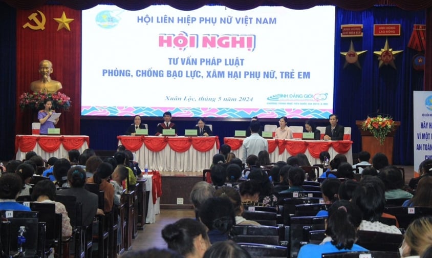 Trong năm 2024, Hội LHPN tỉnh cũng đã phối hợp với các đơn vị, địa phương liên quan tổ chức các hội nghị tuyên truyền, tư vấn pháp luật gắn phiên tòa giả định tại các huyện: Cẩm Mỹ, Xuân Lộc, với sự tham gia của khoảng 600 hội viên phụ nữ DTTS.