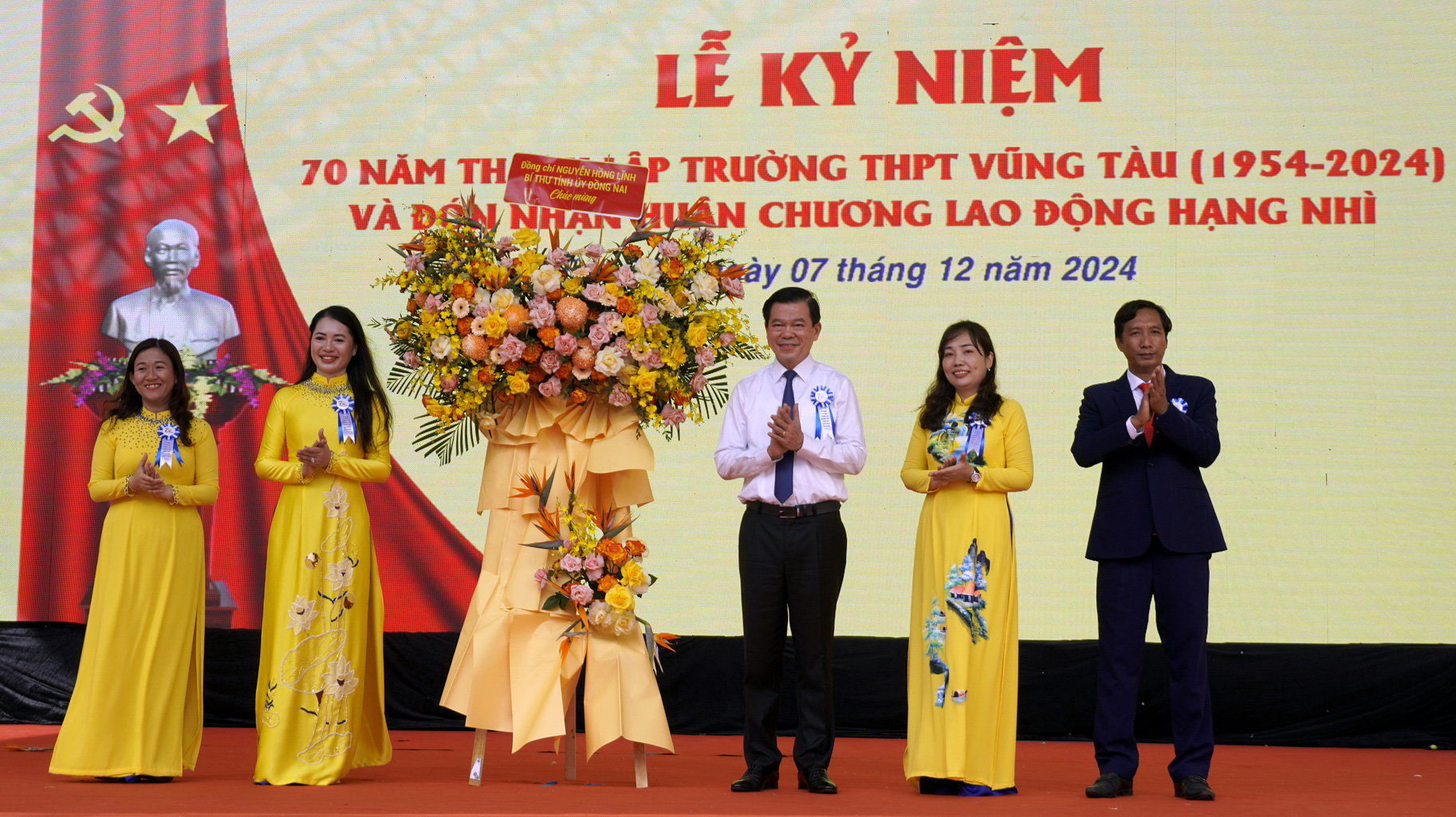 70 năm thành lập, lần thứ hai Trường THPT Vũng Tàu nhận Huân chương Lao động hạng Nhì - Ảnh 2.