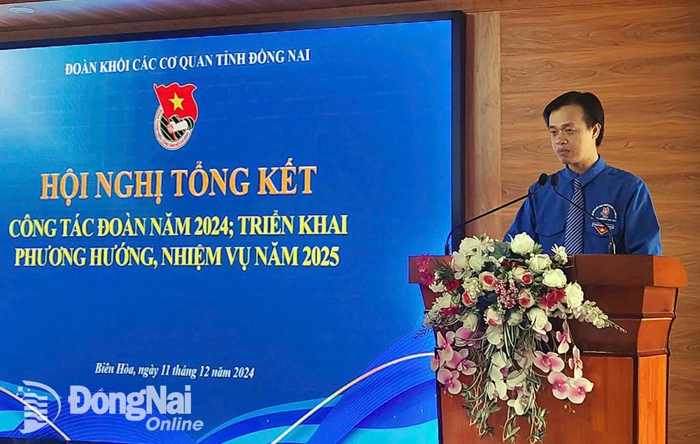 Bí thư Đoàn khối các cơ quan tỉnh Vy Hoài Vũ báo cáo tổng kết công tác Đoàn và phong trào thanh niên năm 2024 và triển khai phương hướng, nhiệm vụ năm 2025. Ảnh: Hải Hà