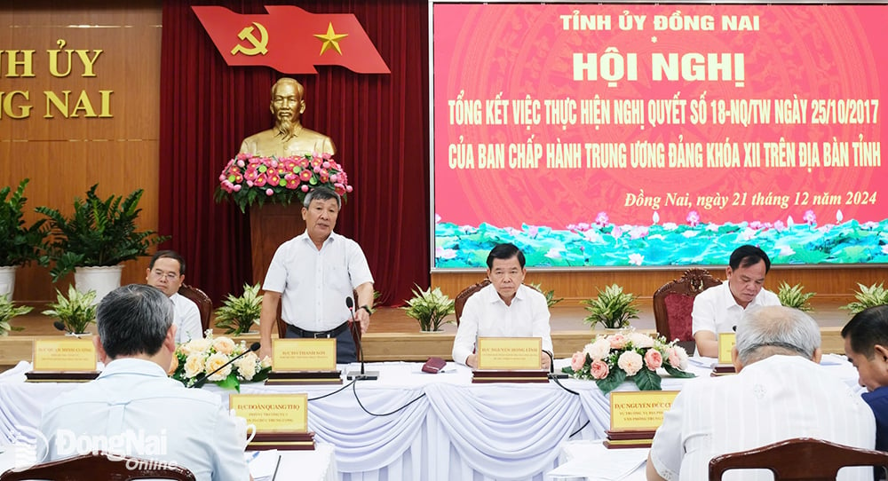 Phó bí thư thường trực Tỉnh ủy Hồ Thanh Sơn điều hành thảo luận tại hội nghị. Ảnh: Đắc Nhân