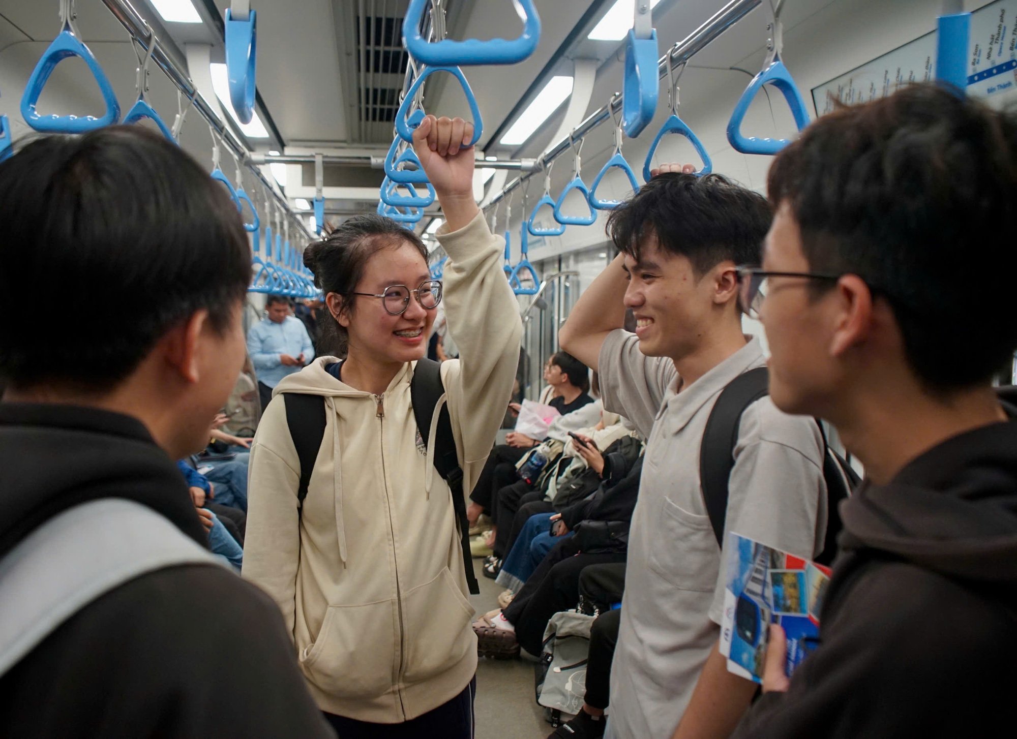 Đi làm, đi học cùng metro: Tôi đã thoát cảnh kẹt xe! - Ảnh 2.