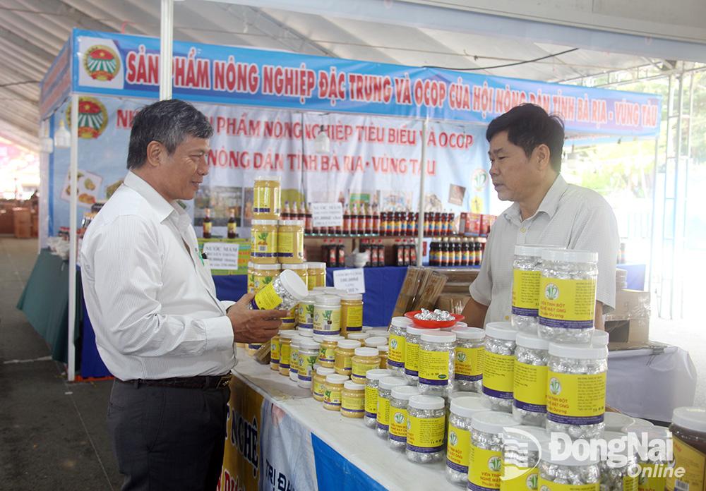 Gian hàng các sản phẩm OCOP của tỉnh Bà Rịa - Vũng Tàu tham gia hội chợ mua sắm cuối năm Đồng Nai năm 2024. Ảnh: Hải Quân