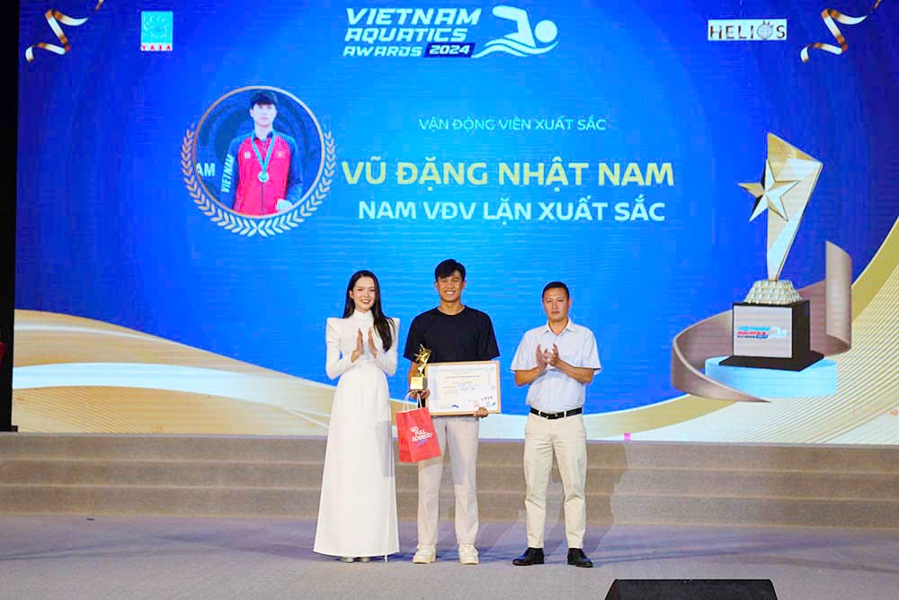 Vũ Đặng Nhật Nam (Đồng Nai) được vinh danh ở hạng mục cao nhất môn lặn vào tối 24-12. Ảnh: VASA
