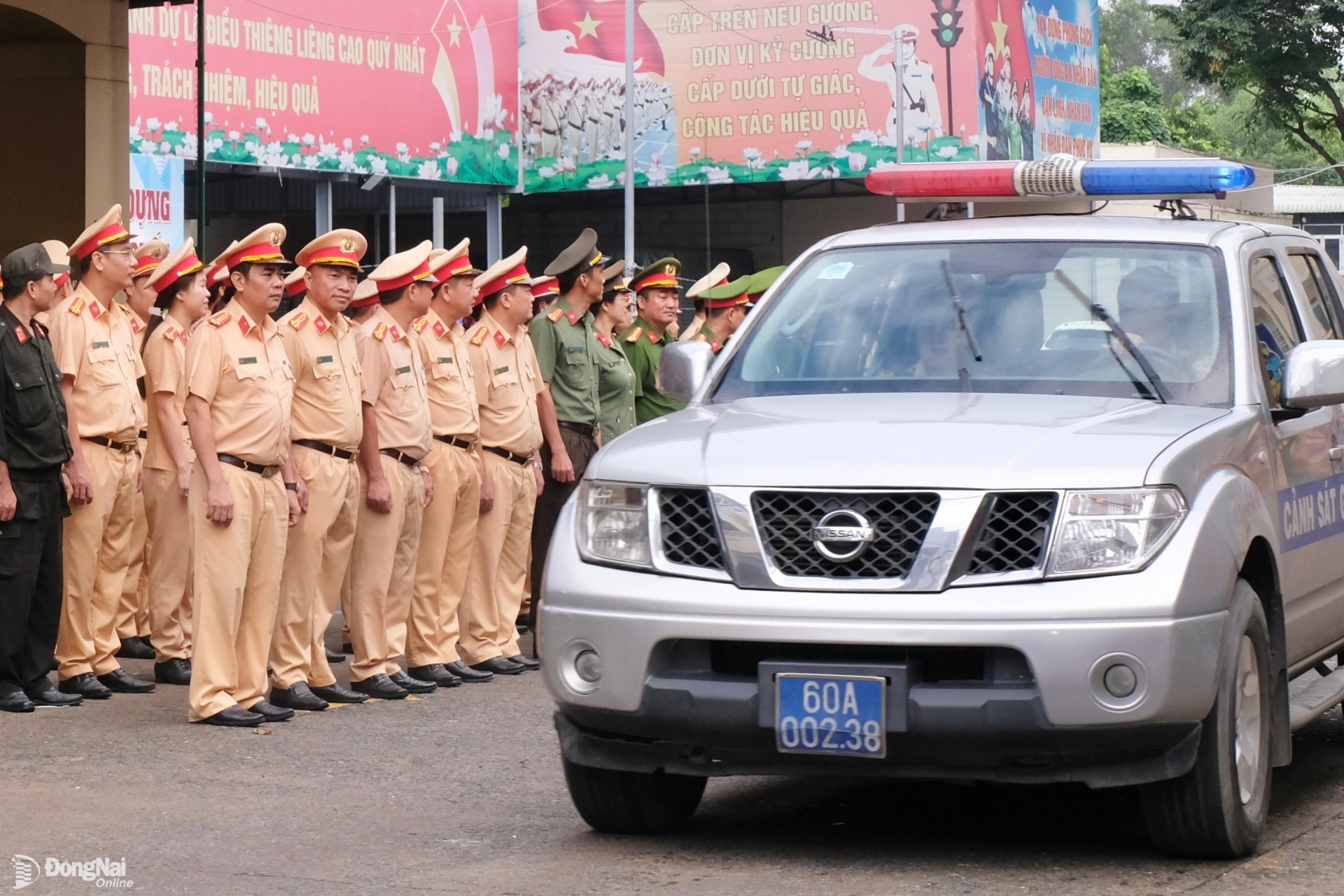 Phòng Cảnh sát giao thông Công an tỉnh ra quân thực hiện cao điểm bảo đảm trật tự an toàn giao thông, trật tự xã hội trên các tuyến, địa bàn giao thông dịp Tết Dương lịch, Tết Nguyên đán và các lễ hội đầu năm 2025. Ảnh: Đăng Tùng. 