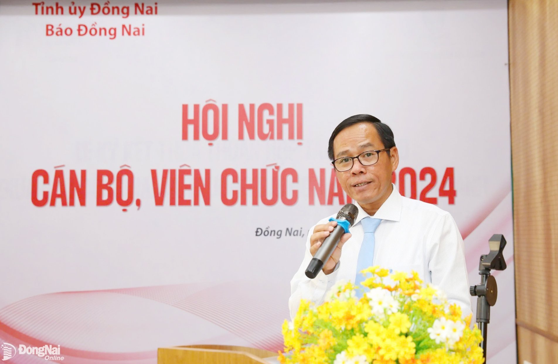 Phó Tổng Biên tập Báo Đồng Nai Đinh Kim Tuấn phát động phong trào thi đua năm 2025. Ảnh: Huy Anh