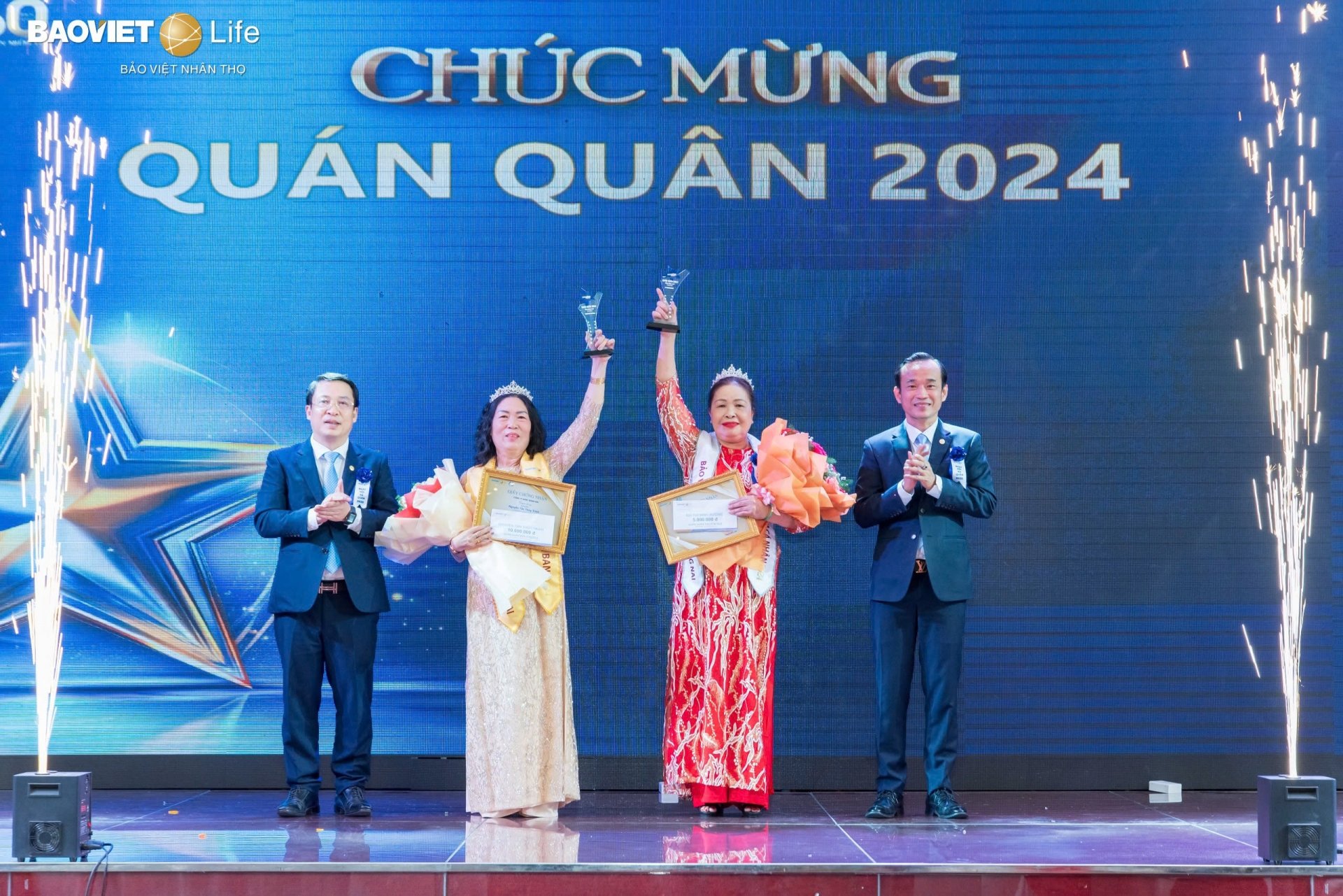 Lãnh đạo BVNT Đồng Nai trao giải Quán quân 2024 cho cá nhân và tập thể khai thác mới.