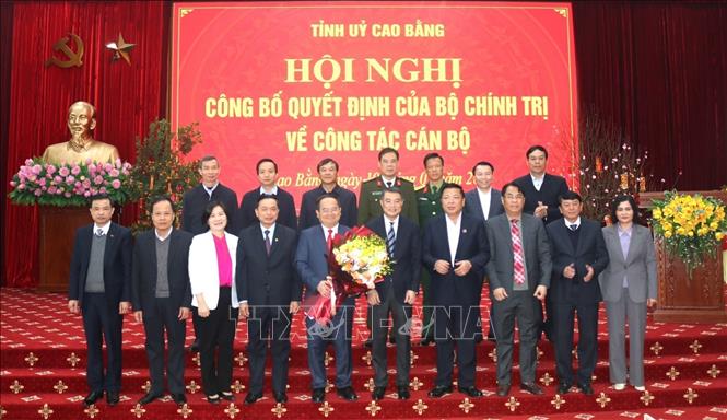 Ban Thường vụ Tỉnh ủy Cao Bằng chúc mừng tân Bí thư Tỉnh ủy Cao Bằng.